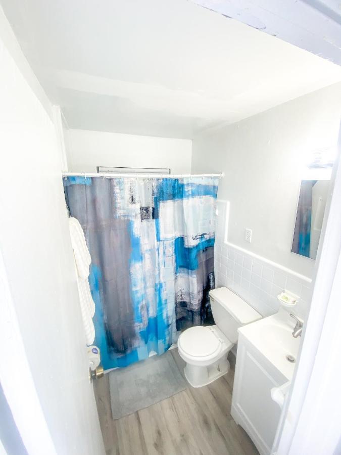 סיינט פיטרסברג Uptown Inn & Suites מראה חיצוני תמונה