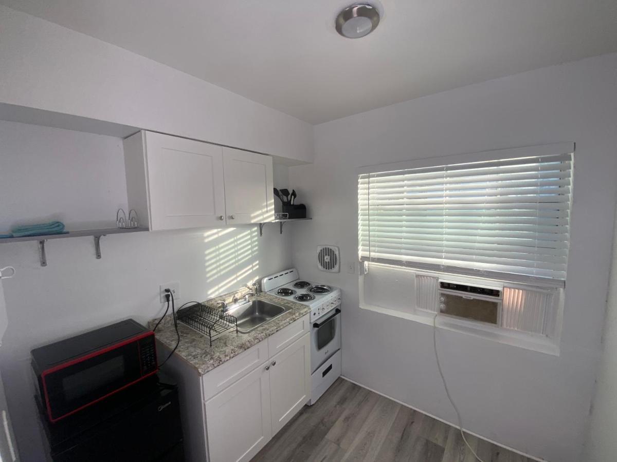 סיינט פיטרסברג Uptown Inn & Suites מראה חיצוני תמונה