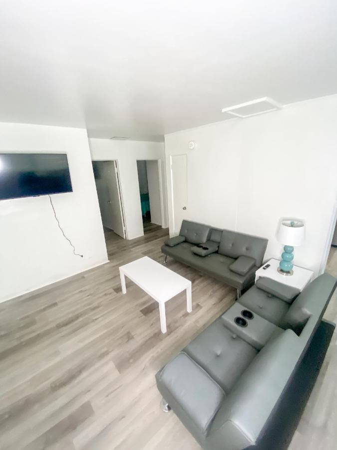 סיינט פיטרסברג Uptown Inn & Suites מראה חיצוני תמונה