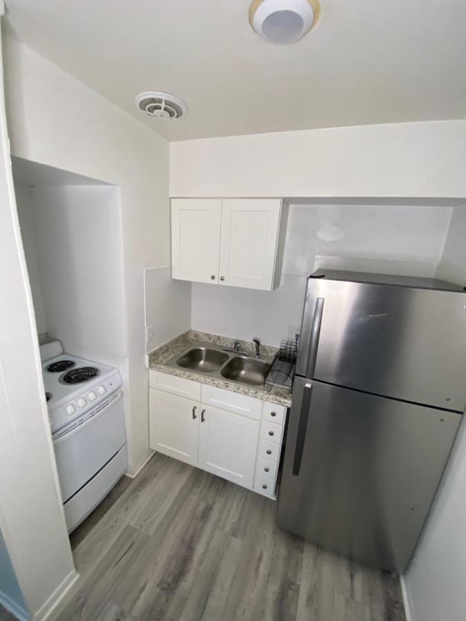 סיינט פיטרסברג Uptown Inn & Suites מראה חיצוני תמונה