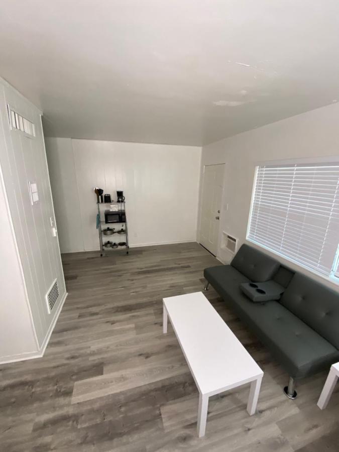 סיינט פיטרסברג Uptown Inn & Suites מראה חיצוני תמונה