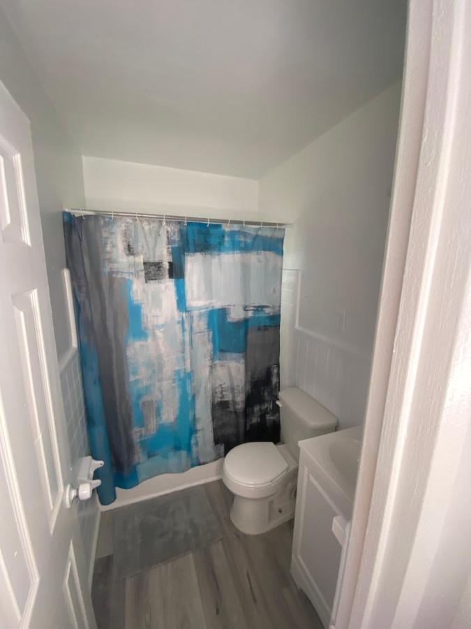 סיינט פיטרסברג Uptown Inn & Suites מראה חיצוני תמונה