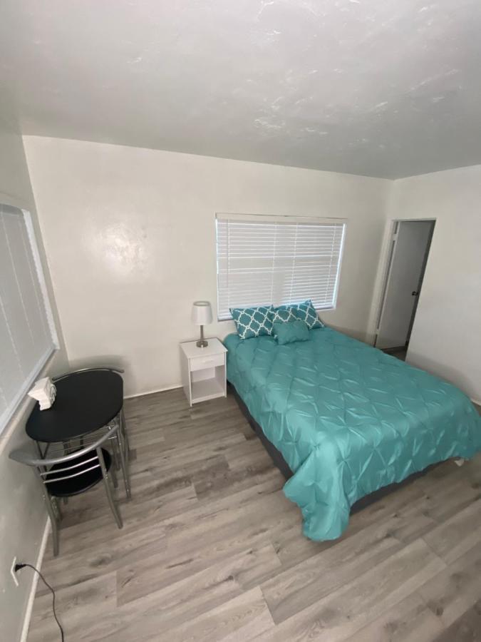 סיינט פיטרסברג Uptown Inn & Suites מראה חיצוני תמונה