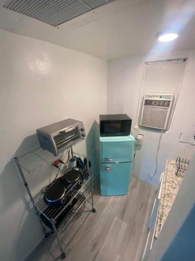 סיינט פיטרסברג Uptown Inn & Suites מראה חיצוני תמונה